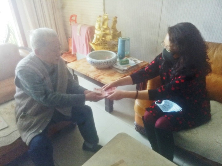 热诚写大爱，，，，，，质朴映赤心