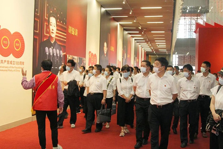 云煤（拉斯维加斯官网）集团党委组织宽大干部职工旅行云南省庆祝中国共产党建设100周年成绩展