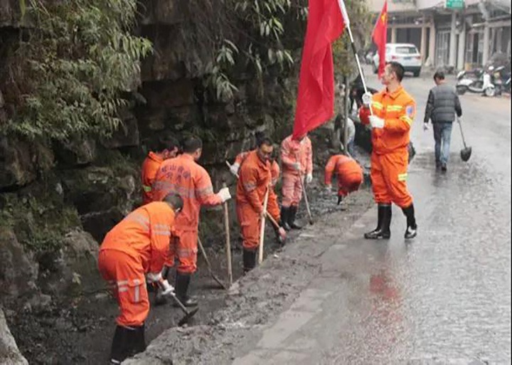 镇雄煤业党委开展“双报到双服务双报告”运动