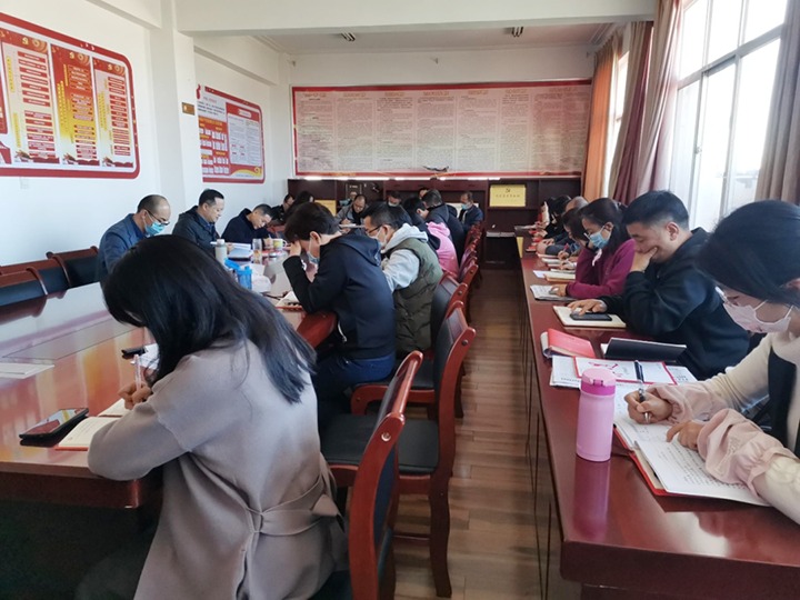 【简讯】石油化工供销公司宣讲党的二十大精神｜威信煤炭公司开展清静教育培训考试｜先锋化工公司召开人力资源管理事情会