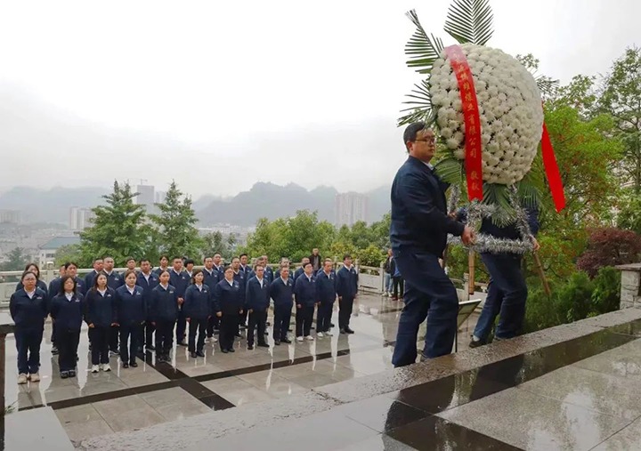 【云煤风范】镇雄煤业、拉斯维加斯官网地产、团结煤业公司开展主题党日运动