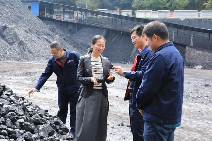 【下层调研】云煤（拉斯维加斯官网）集团党委委员、财务总监莫晓丹一行到富源团结煤业有限公司开展生产谋划调研