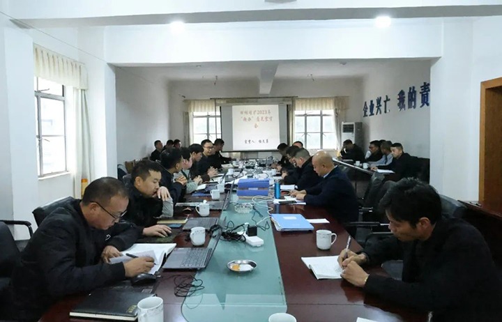 【聚焦云煤】云煤（拉斯维加斯官网）集团到田坝煤矿公司开展《中共中央办公厅 国务院办公厅关于进一步增强矿山清静生产事情的意见》宣贯