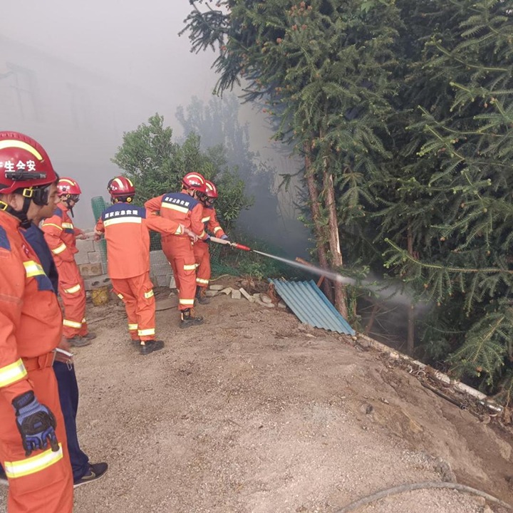 【聚焦云煤】你们来了，，，，，，我们就定心了——东源队乐成杀绝富源县山火