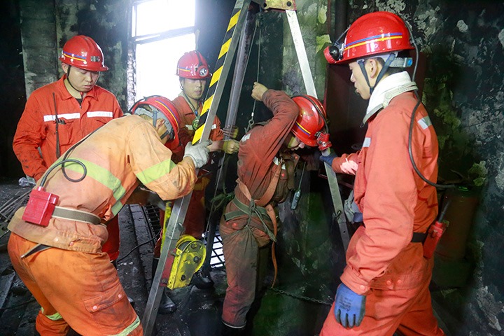 观音山煤矿驻矿中队团结一心，，，，，，，圆满完成储煤厂1号制品仓整理使命