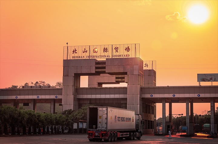 立异通关模式 提升通关时效，，，，，，，，口岸经济一连发力