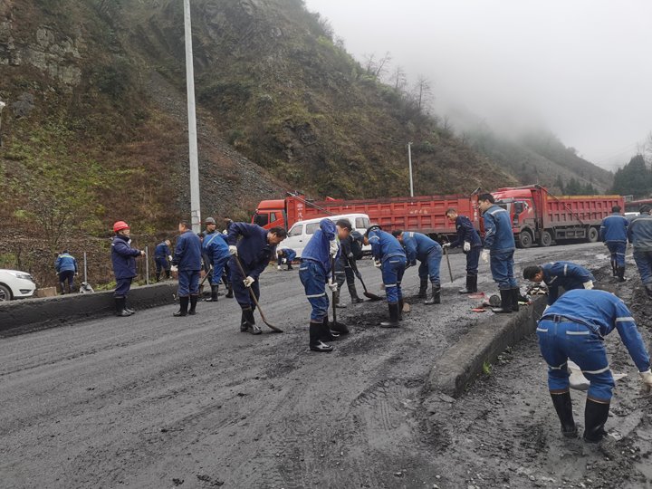 携手共进，，，，，共筑漂亮矿山