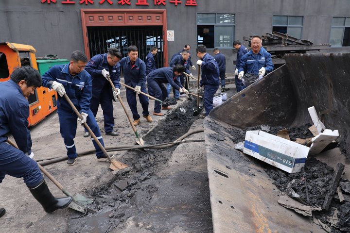 富源团结煤业有限公司党支部开展雨季“三防”主题党日运动 筑牢矿区清静防地