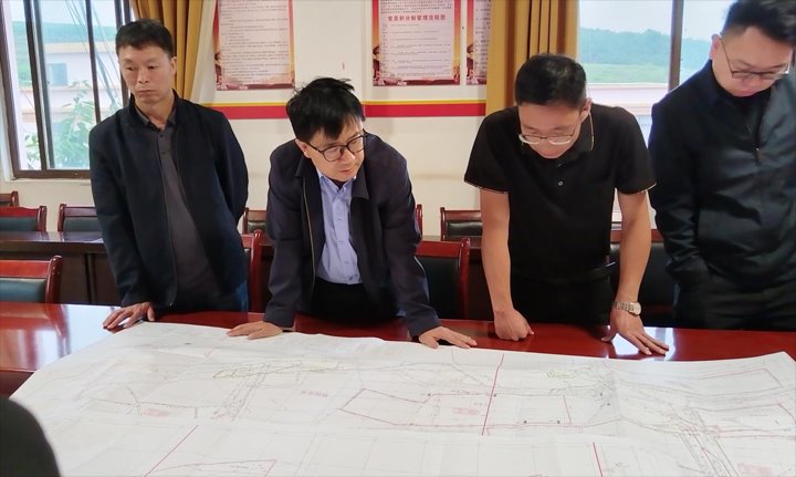 云煤集团党委委员、副总司理、总工程师施从伟一行到羊场煤矿所属得马煤矿调研